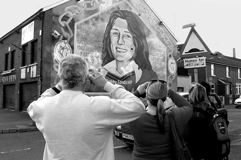 Mural de Bobby Sands, miembro del IRA muerto en las huelgas de hambre de 1981